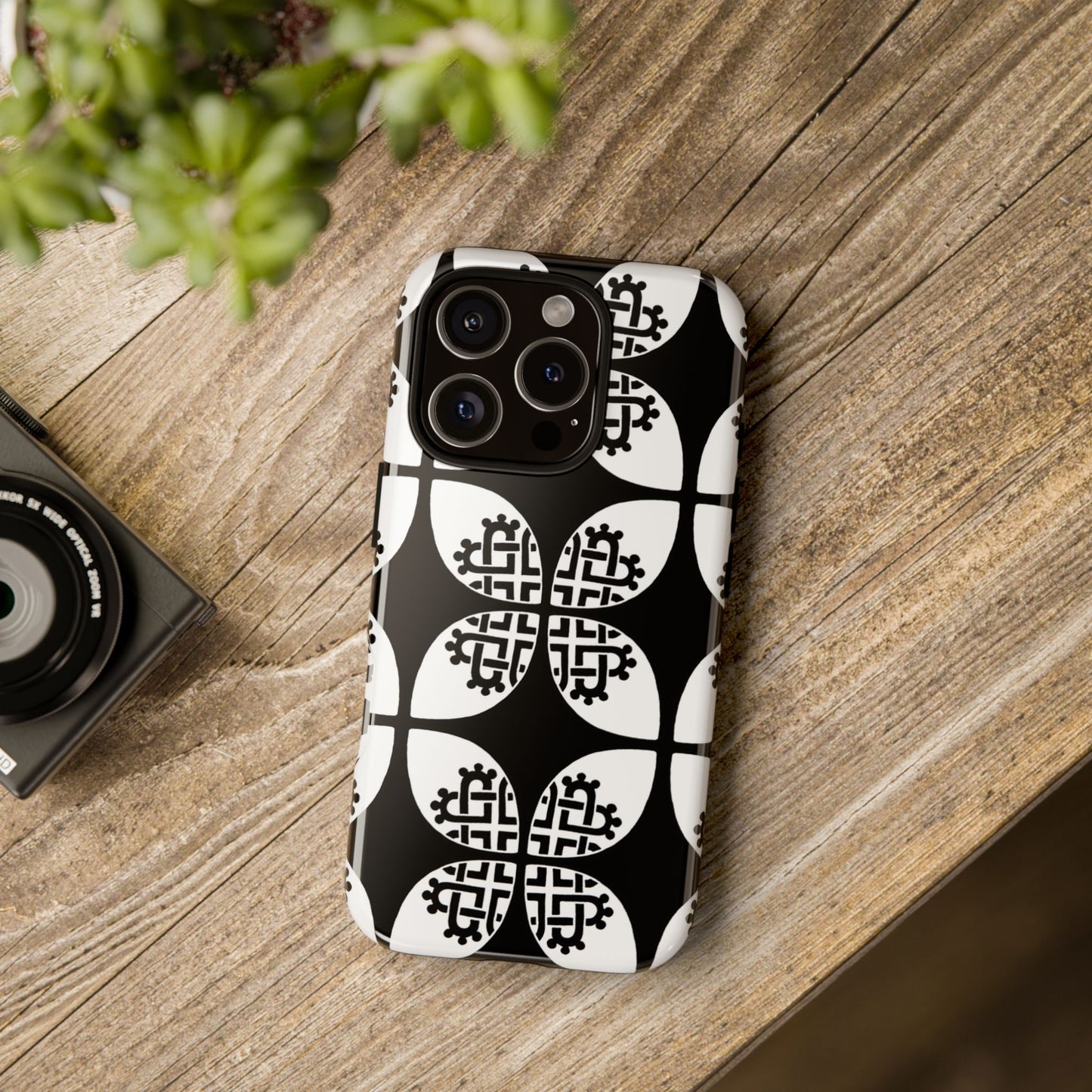 Celtic Heart - Black Phone case
